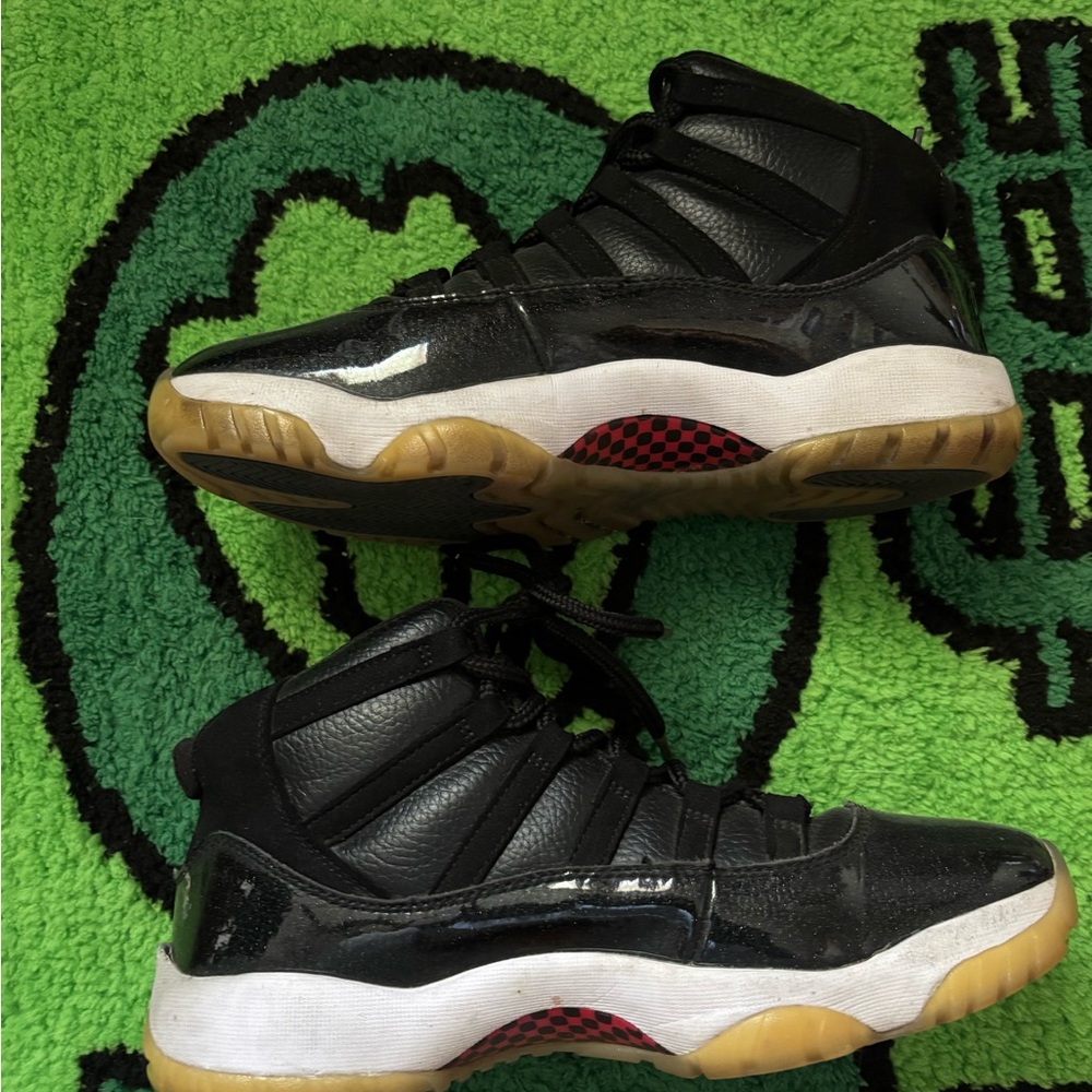 Jordan 11 - Picture 2 of 5